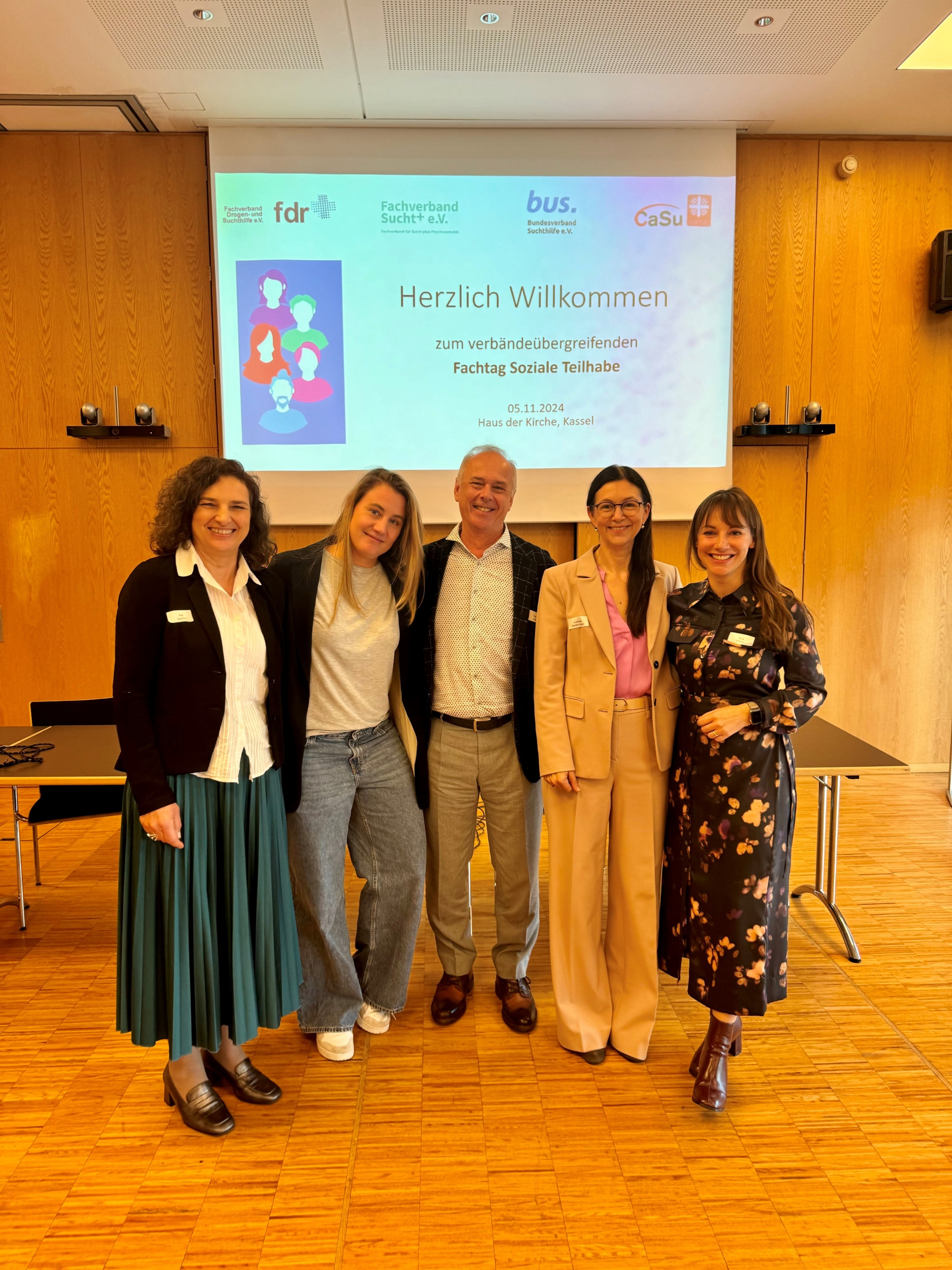 Geschäftsführende der Suchtfachverbände Deutschland (v.l.n.r.): Eva Egartner (fdr+); Dr. Janina Dyba & Thomas Klein (FVS); Corinna Mäder-Linke (bus.); Anja Mevius (CaSu)